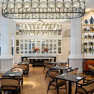 ***** Hotel Raffles Singapore
